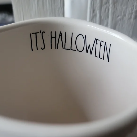 Rae Dunn X Snoopy Halloween Mug - Picture 3 of 5